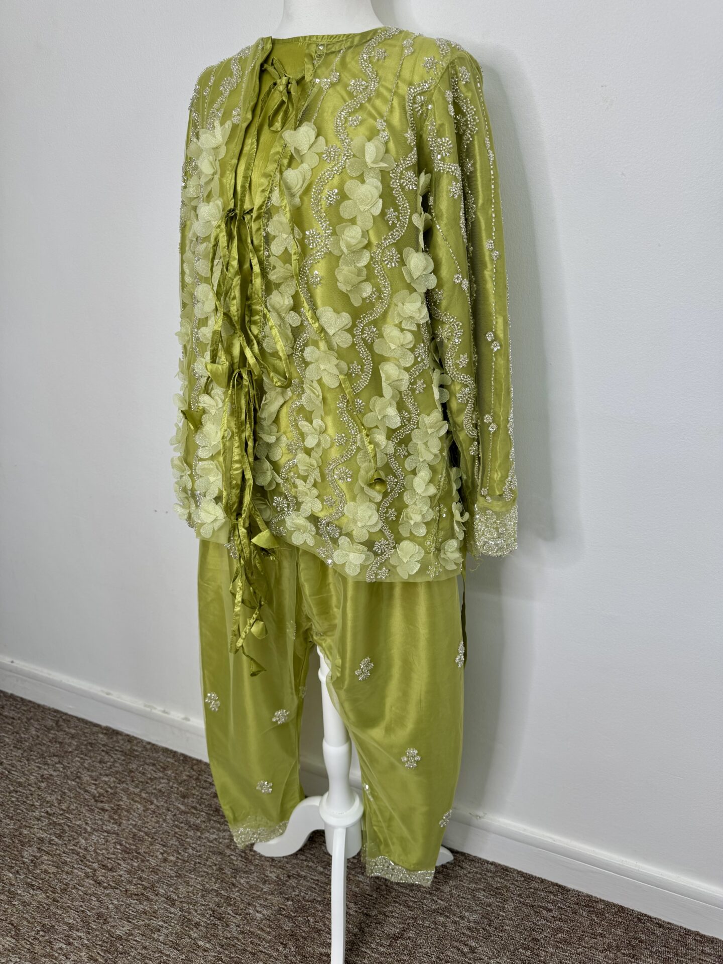 Ensemble avec fleur 3D perlée